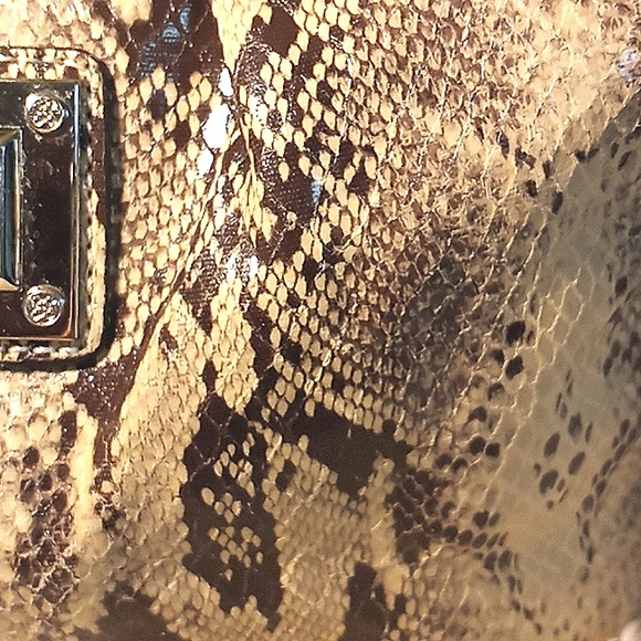 Snakeskin pattern shoulderbag - Picture 3 of 9